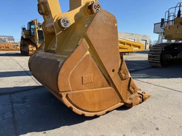 Caterpillar 374FL Excavator - Image 8